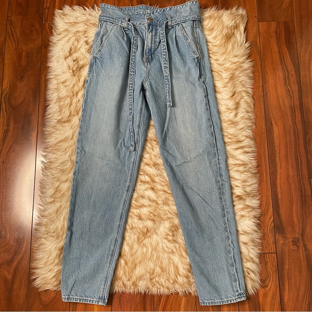 American Eagle mom jean